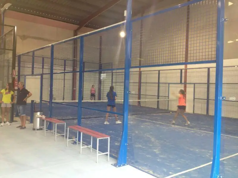 Padel Indoor Ayamonte: Sube a la red
