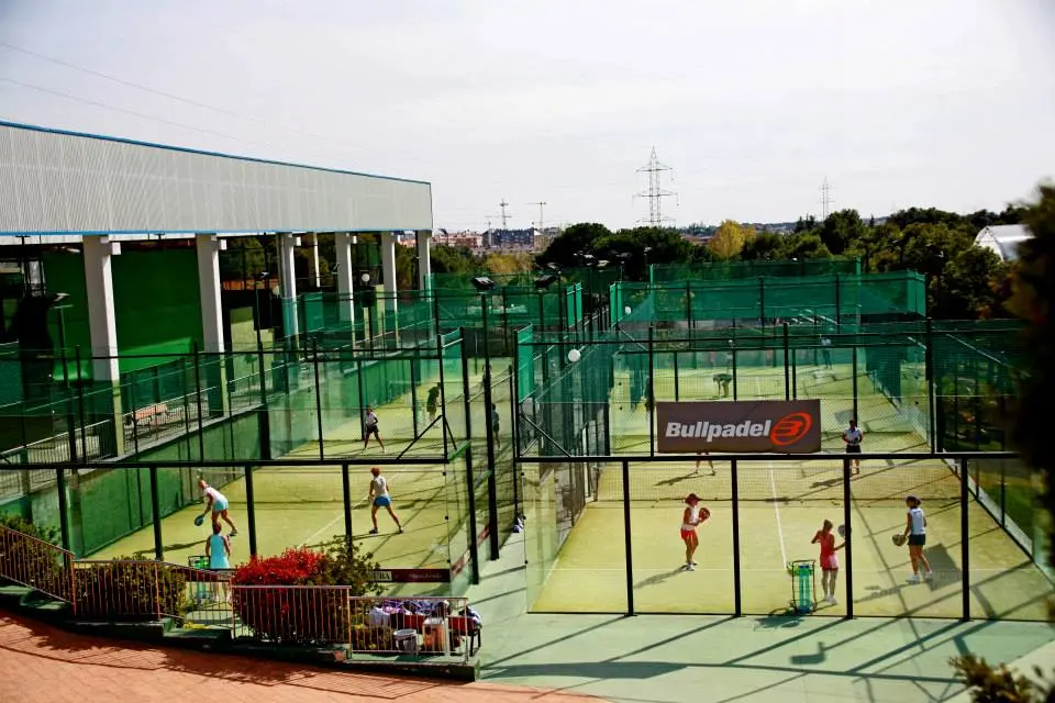 Sport Center Manolo Santana — instalación deportiva