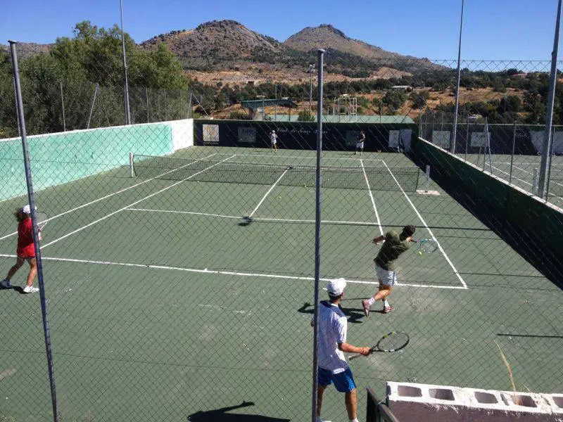 Club de Tenis Los Olivares — instalación deportiva