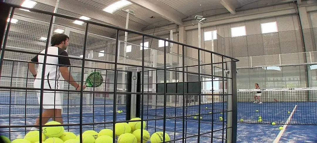 Padel Indoor Dluxe Girona — instalación deportiva