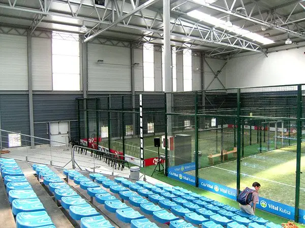 Club de Padel Padeleku — instalación deportiva