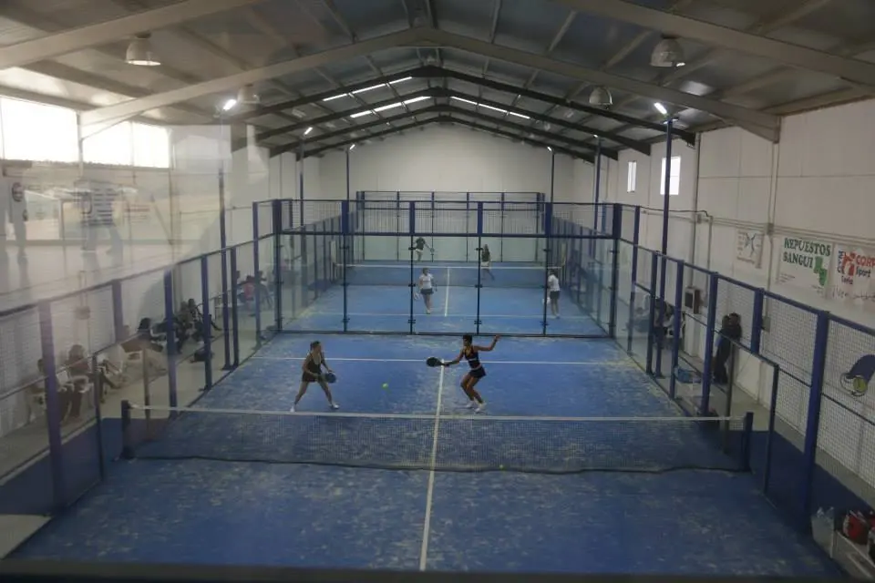 Padel Indoor Coria — instalación deportiva
