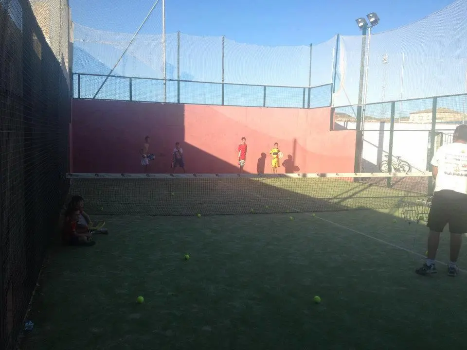 Club de Padel Badolatosa — instalación deportiva