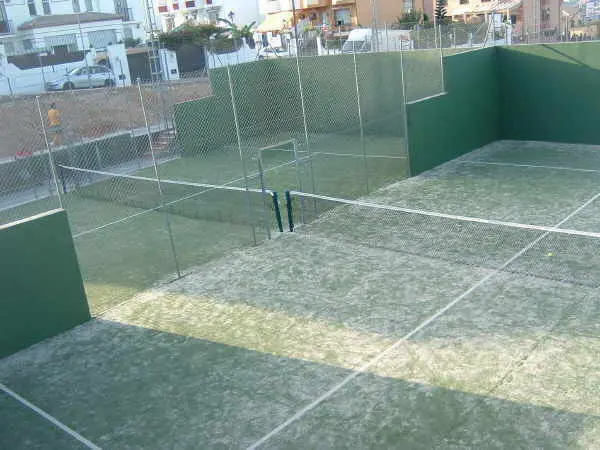 Club De Tenis Y Padel La Capellania — instalación deportiva