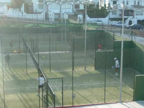 Club De Tenis Y Padel La Capellania — instalación deportiva