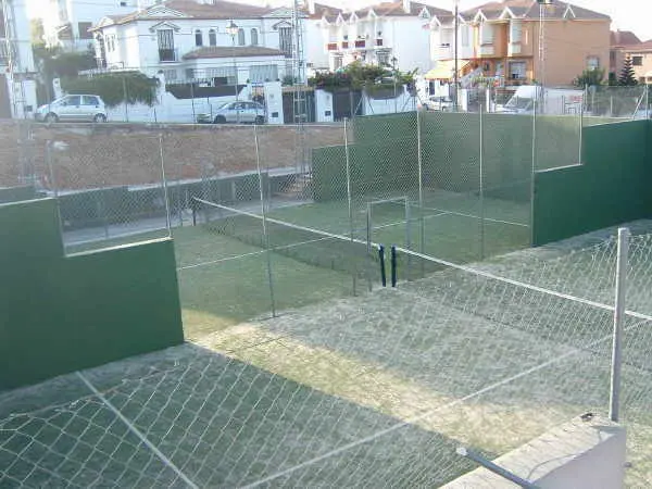Club De Tenis Y Padel La Capellania — instalación deportiva
