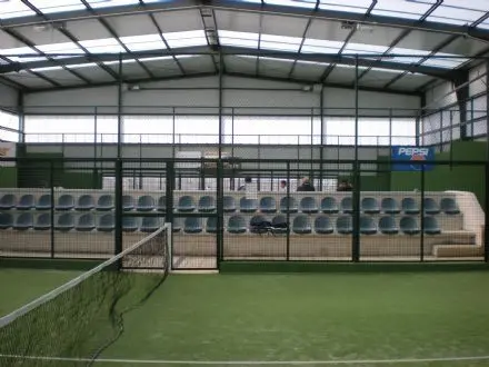 Padel Liencres Pielagos — instalación deportiva