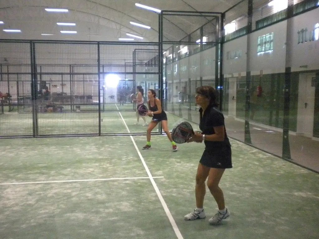Padel Tenis El Hangar — instalación deportiva