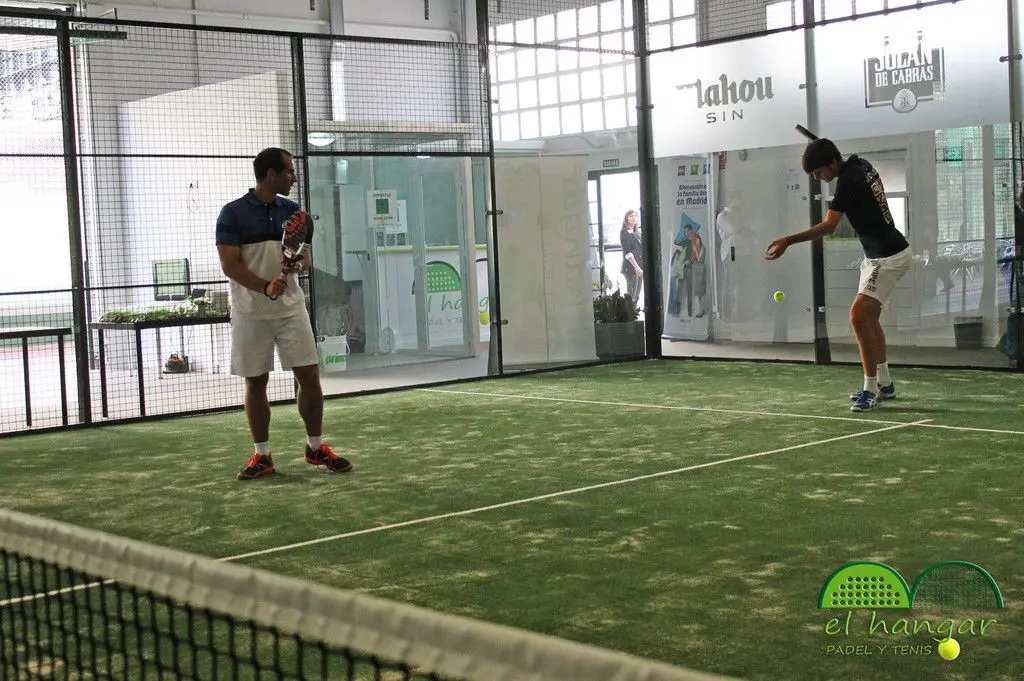Padel Tenis El Hangar — instalación deportiva