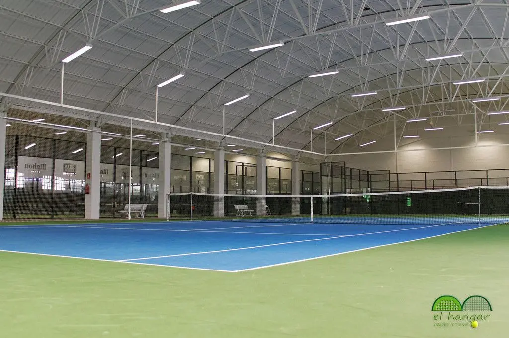 Padel Tenis El Hangar — instalación deportiva