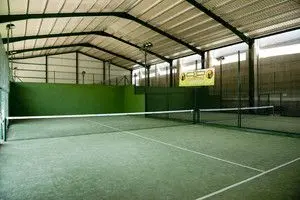 Club de Pádel y Tenis Becerril — instalación deportiva