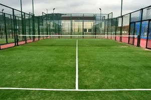 Club de Pádel y Tenis Becerril — instalación deportiva