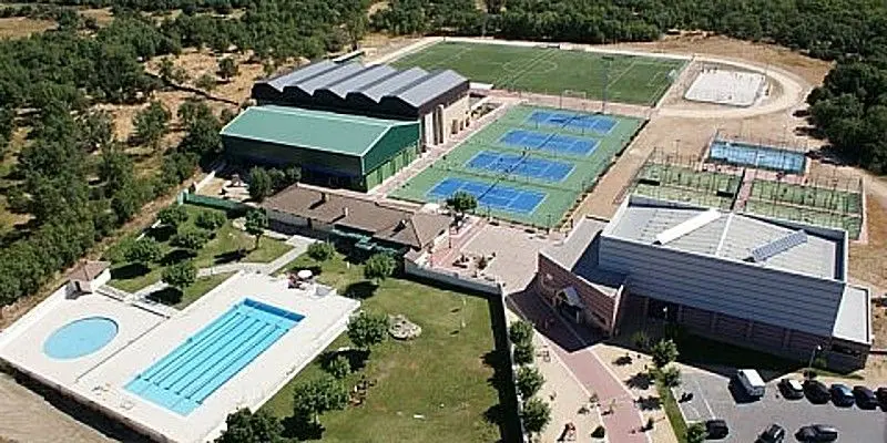 Club de Pádel y Tenis Becerril — instalación deportiva
