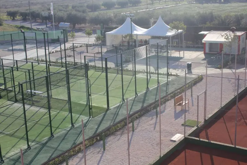 Helike Club Tenis y Padel — instalación deportiva