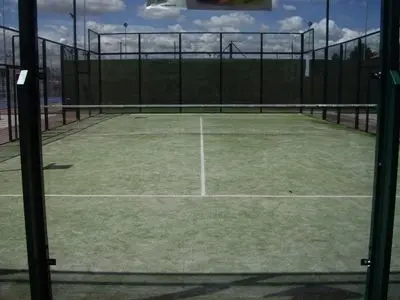 Club de Padel Casarrubuelos — instalación deportiva