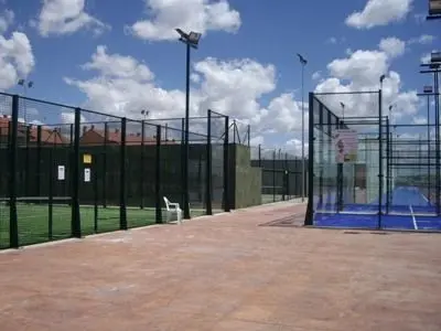 Club de Padel Casarrubuelos — instalación deportiva