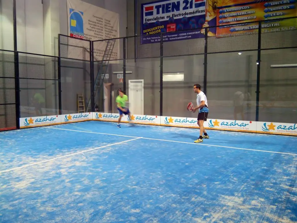 Padel Indoor La Cala — instalación deportiva