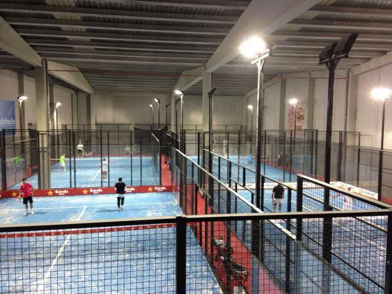 Padel Indoor La Cala — instalación deportiva