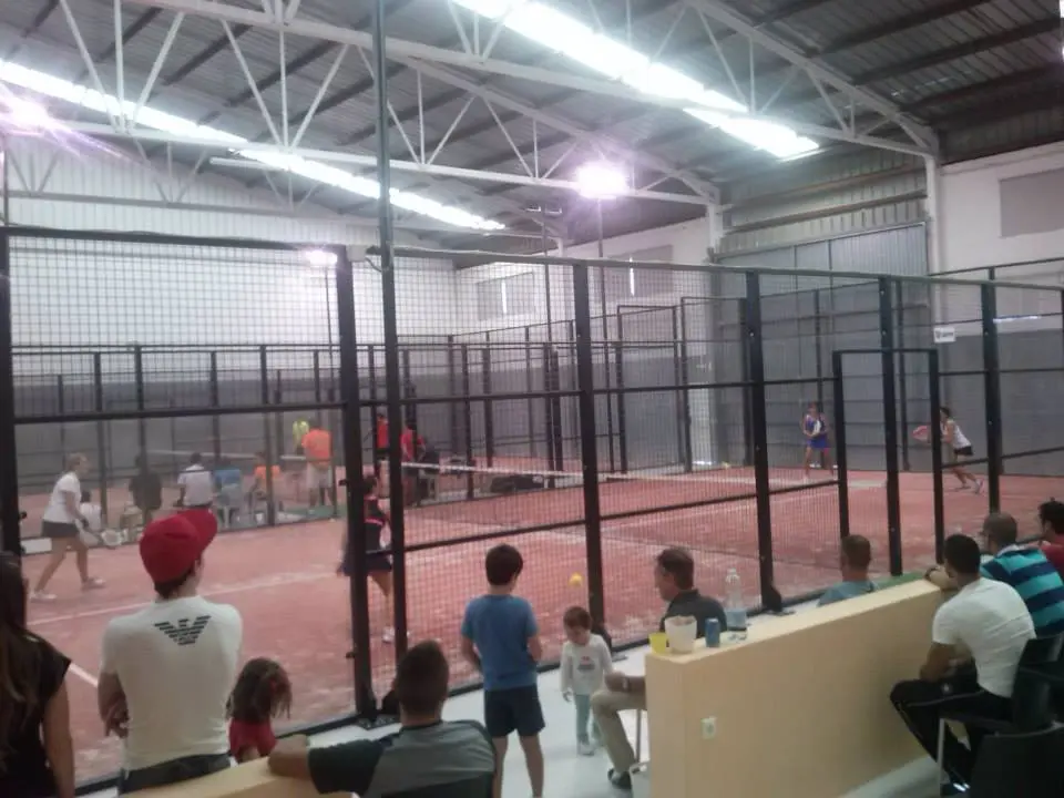 Padel La Nau Agullent — instalación deportiva