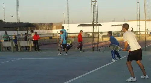 Club de Tenis y Padel Manolo Cabeza — instalación deportiva