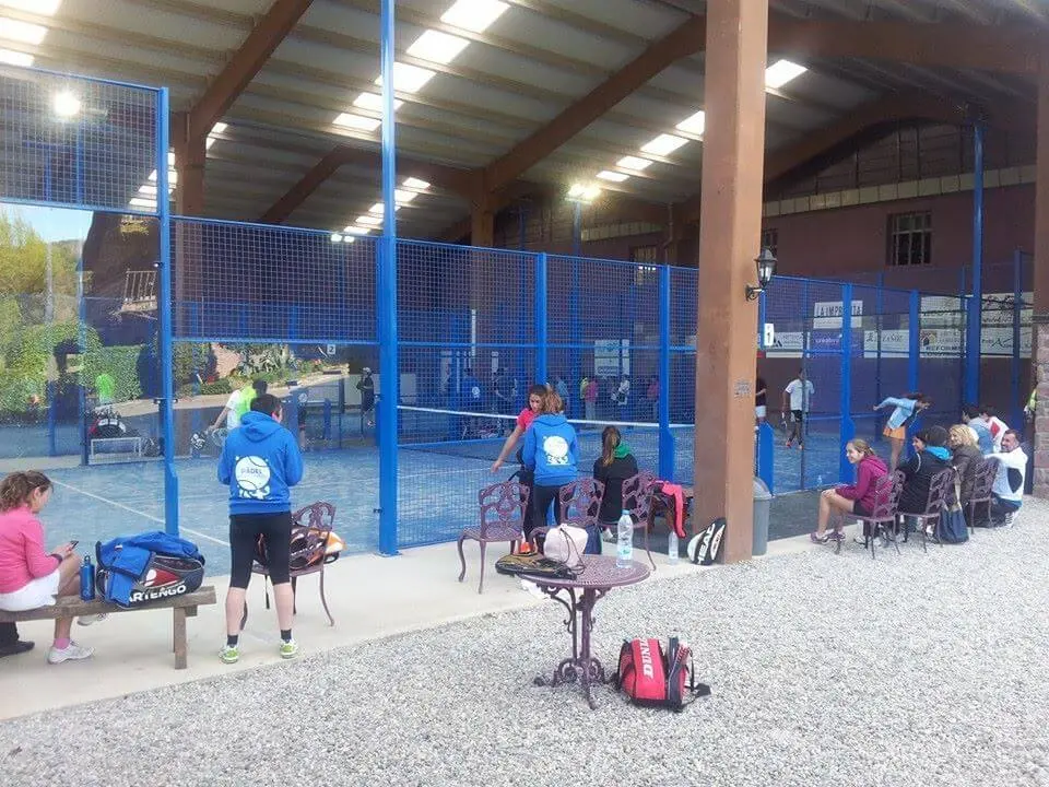 Pàdel Mas D'en Roqueta — instalación deportiva