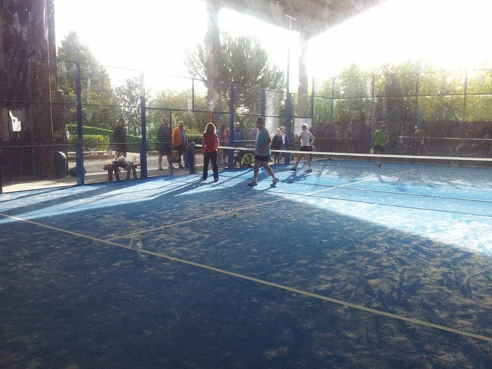 Pàdel Mas D'en Roqueta — instalación deportiva