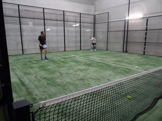 Padel Indoor Cáceres — instalación deportiva