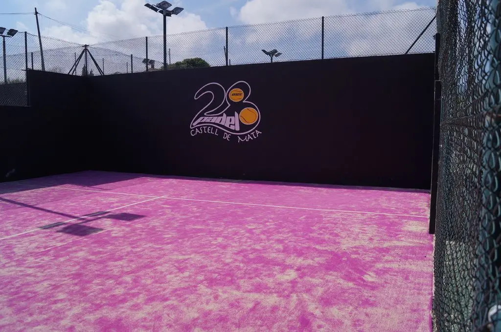 Padel 28 Castell de mata — instalación deportiva