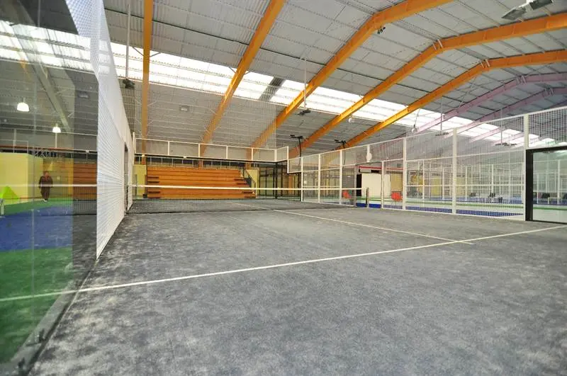 Centro Deportivo BurPadel — instalación deportiva