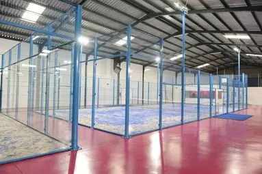 Padel Indoor Omega — instalación deportiva