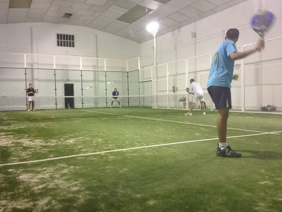 Padel Indoor 24h — instalación deportiva