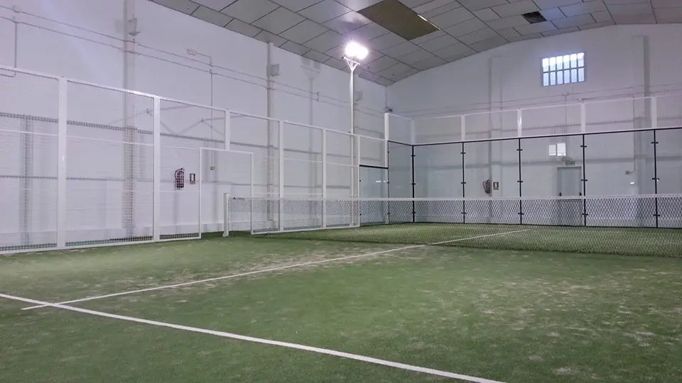 Padel Indoor 24h — instalación deportiva