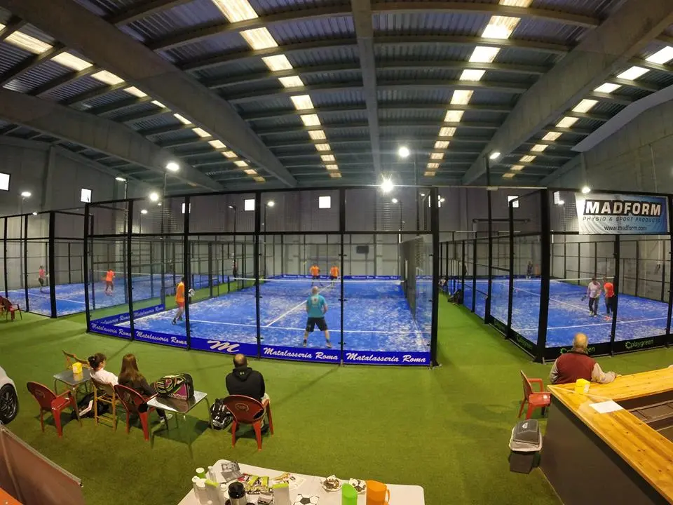 Padel Indoor Tona — instalación deportiva
