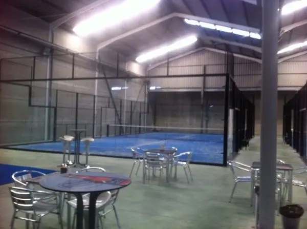 Moonpadel Club Indoor Valmojado — instalación deportiva