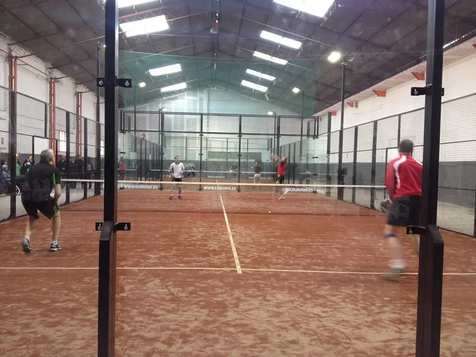 Padel Indoor Alagon — instalación deportiva