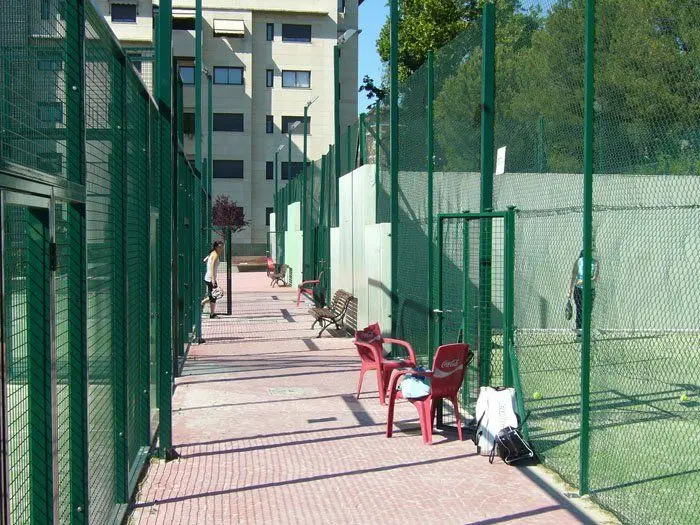 School Padel Center Padre Damián — instalación deportiva