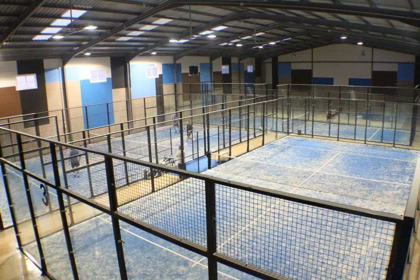 Club Padel Indoor Conil — instalación deportiva