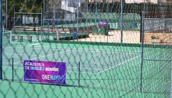 Escuela de tenis Bernier — instalación deportiva