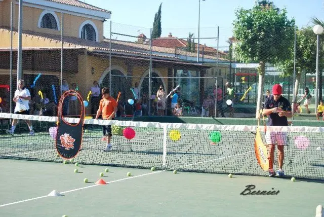 Escuela de tenis Bernier — instalación deportiva