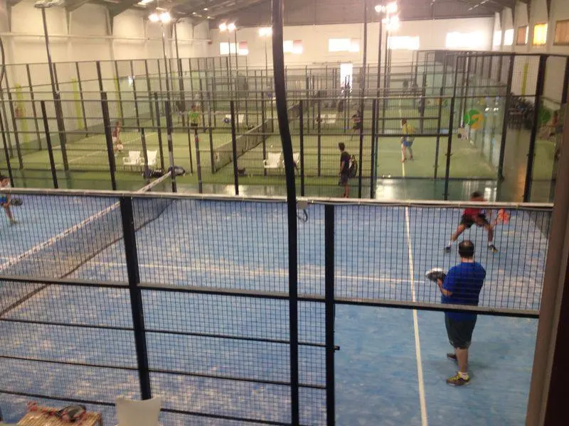 Padel Indoor La Roda — instalación deportiva