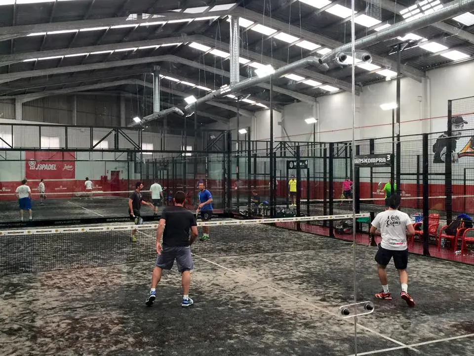 J3 Padel Indoor — instalación deportiva