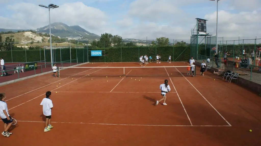 Club Tennis Vic — instalación deportiva