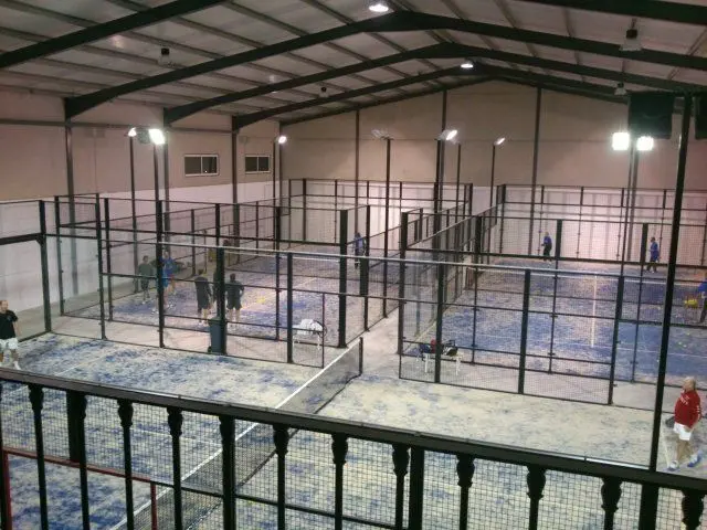 Padel Indoor 15 30 — instalación deportiva