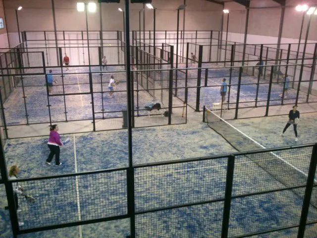 Padel Indoor 15 30 — instalación deportiva