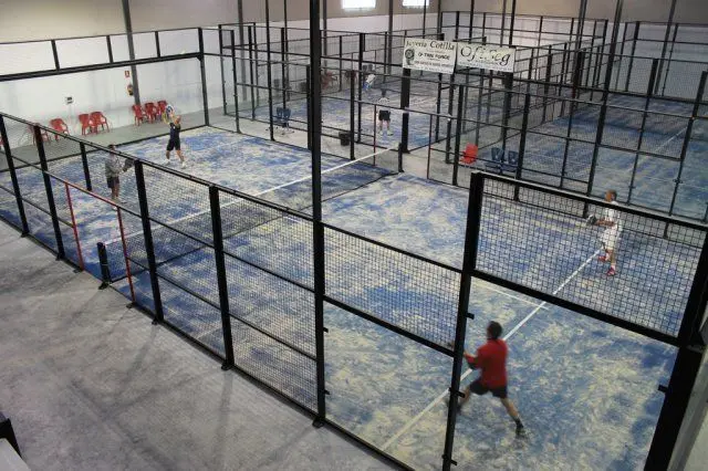 Padel Indoor 15 30 — instalación deportiva