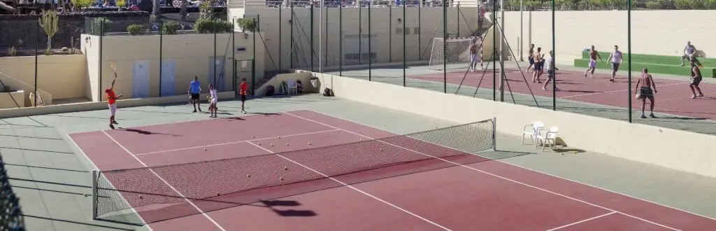 Padel Hotel Be Live Resort — instalación deportiva