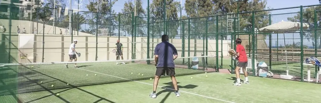 Padel Hotel Be Live Resort — instalación deportiva