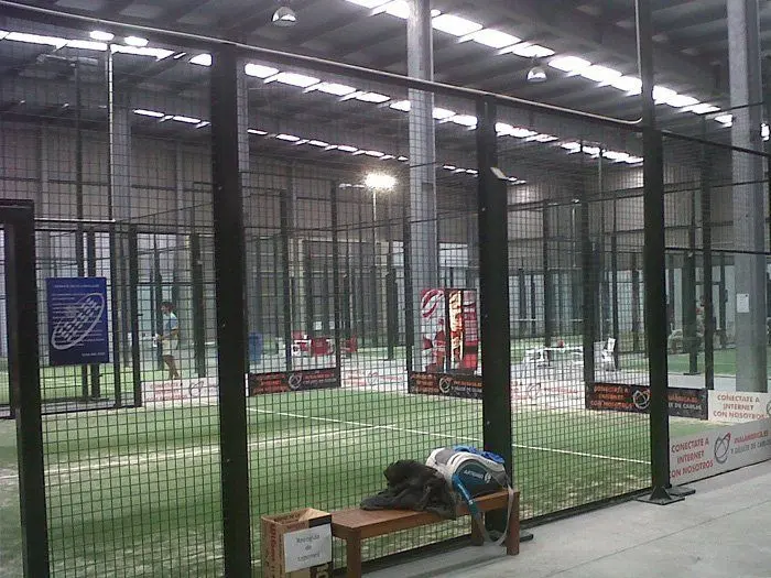 School Padel Center Indoor Ferrol — instalación deportiva