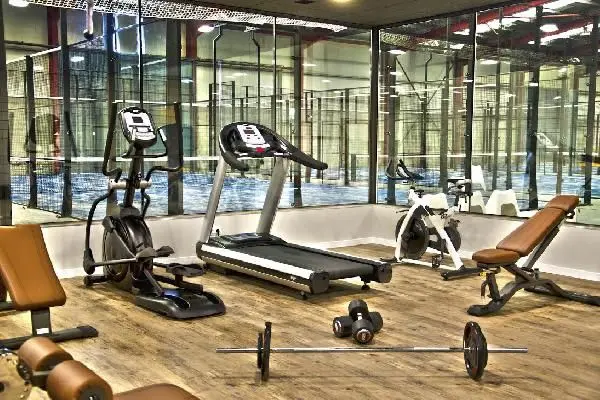 Club Odyssey Padel Indoor — instalación deportiva