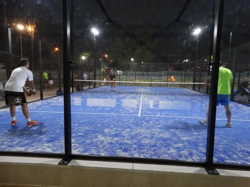 Padel Nou — instalación deportiva